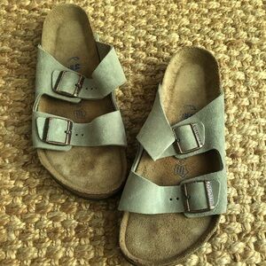 New: Birkenstock Arizona Soft Footbed. Suede Upper. Size 44 “Regular or Wide”